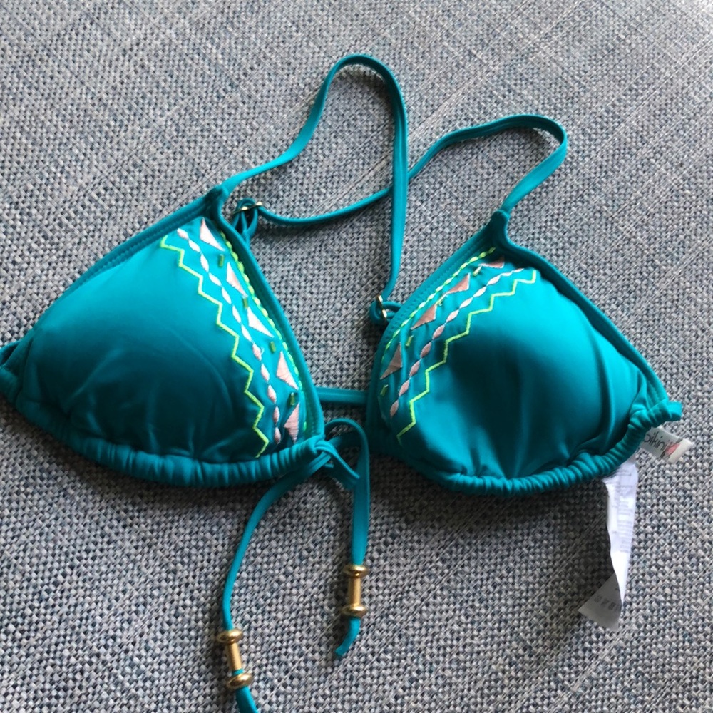 Bikini - Picture 2 of 4